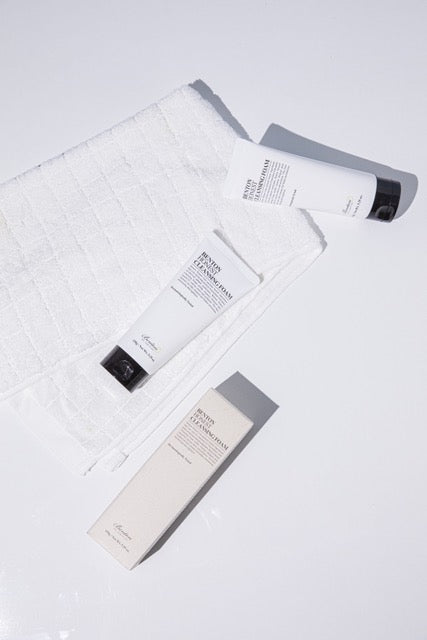 HONEST CLEANSING FOAM